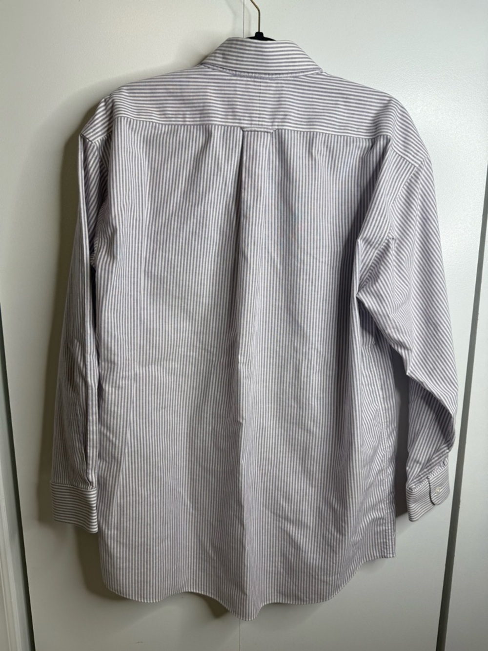 Roundtree and Yorke Men's Striped Button-Down Dress Shirt Non Iron Cotton- 16/33 - Picture 2 of 8